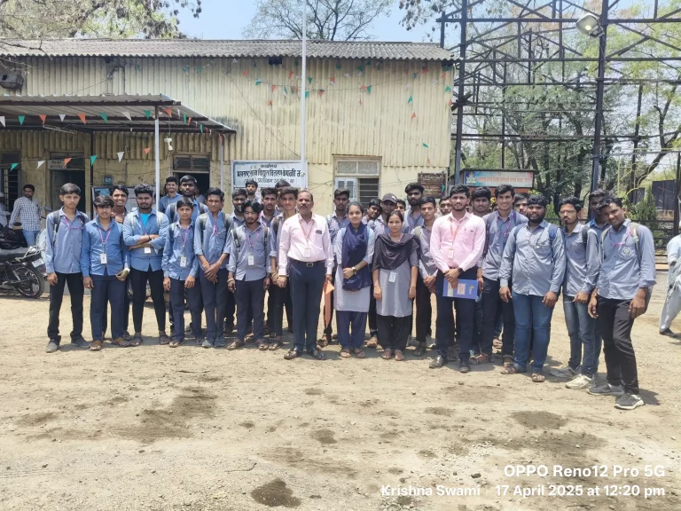 Industry Visit Group - Rajeev Gandhi ITI Udgir